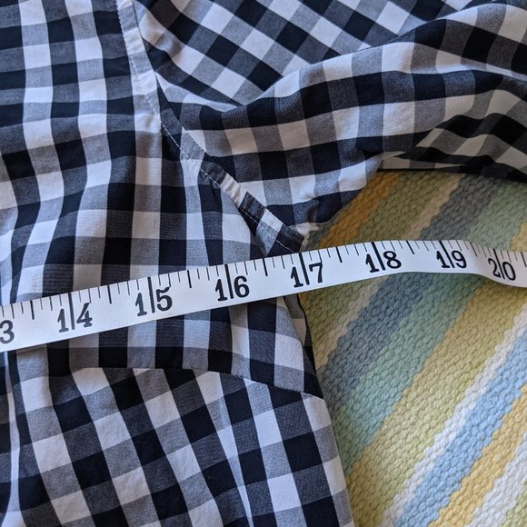 ⭐ Vineyard Vines Black and White Gingham Popover size 2 - Picture 8 of 13